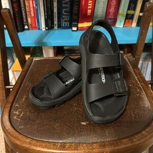 Birkenstock Mogani Sandals, size 32(EU) 1-1.5 (US) like new